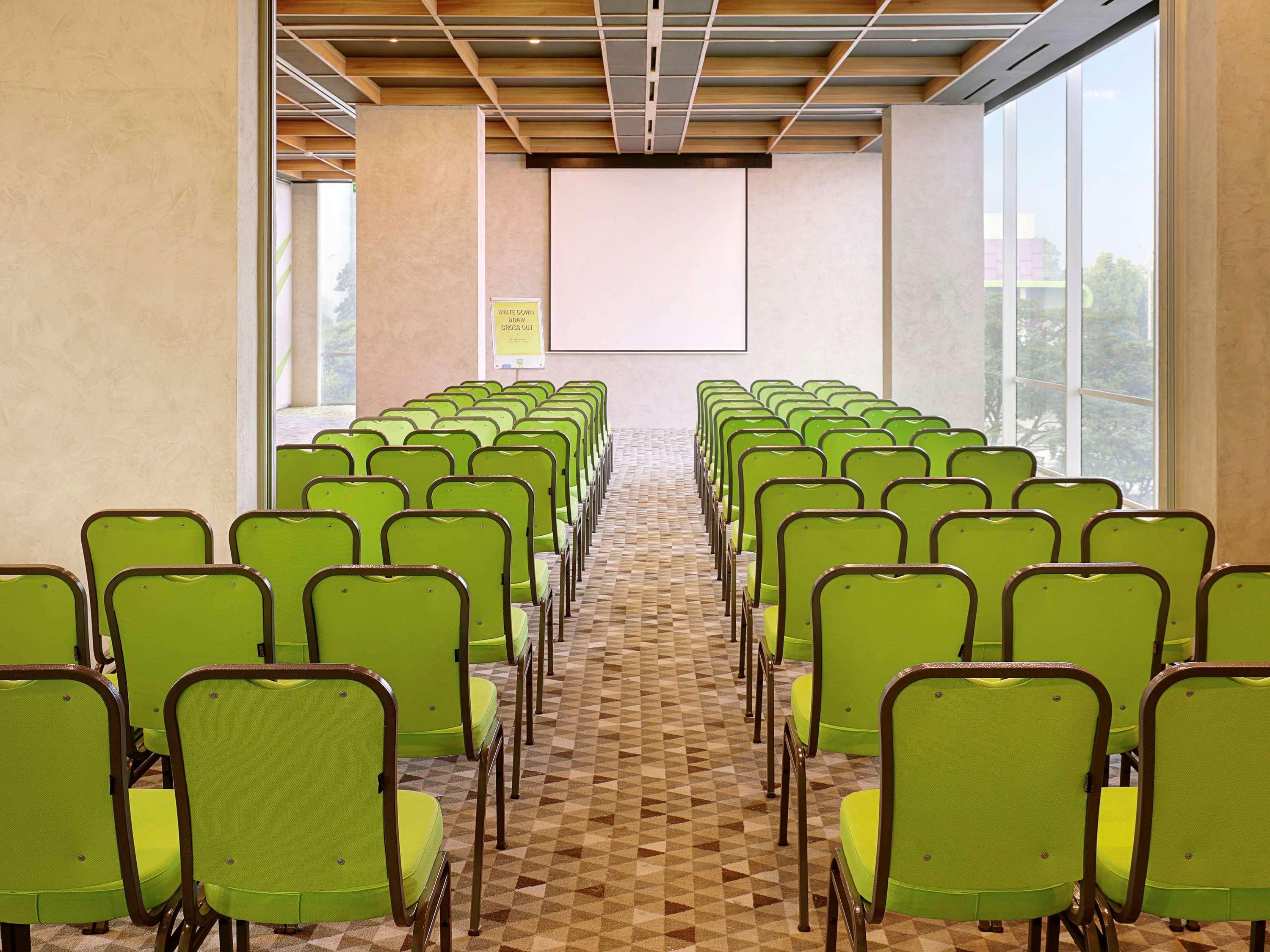 Ibis Styles Jakarta Simatupang Kültér fotó