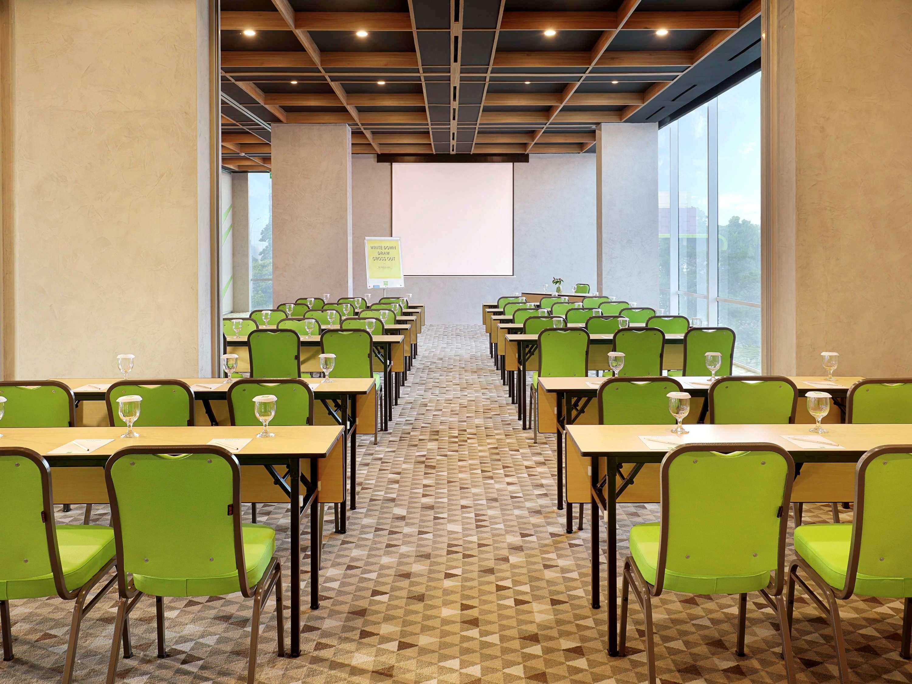 Ibis Styles Jakarta Simatupang Kültér fotó